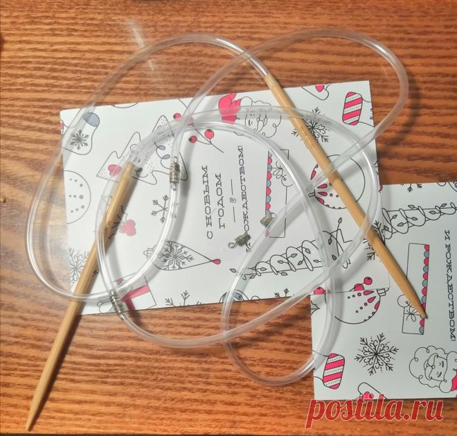 Переделка спиц. | Вязание спицами для начинающих При вязании изделий с круглыми кокетками столкнулась с тем, что не хватает длины круговых спиц, чтобы нормально примерить изделие. Решила переделать свои бамбуковые спицы, чтобы можно было увеличивать длину. Для этого купила капельницу в аптеке и нашла в своих хомячьих запасах винтовые...