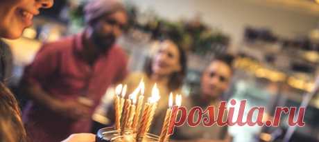 Казалось бы: всегда приятно, когда в честь нашего дня рождения устраивают вечеринку-сюрприз. Однако иногда такой подарок может испортить не только весь праздник, но даже отношения с близкими. К примеру, когда на торжество без нашего ведома приглашают нежеланных гостей… #отношения #семейнаяпсихология #отцыидети #деньрождения