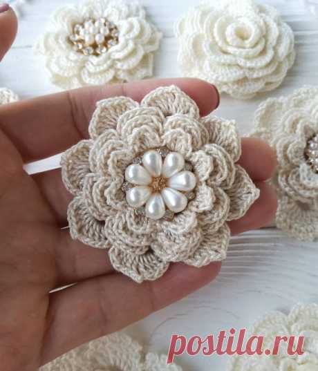 Crochet flowers do not have to be explained. We know they are beautiful, versatile and look like wedding bouquets. So, the next time you’re asked why you want to make crocheted flowers, send them…
