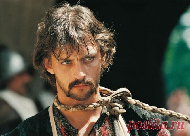 Александр Домогаров в польском сериале «Огнём и мечом» Грабежи и погромы, польские шляхтичи и казацкие атаманы, грандиозные сцены баталий, и конечно же любовь.