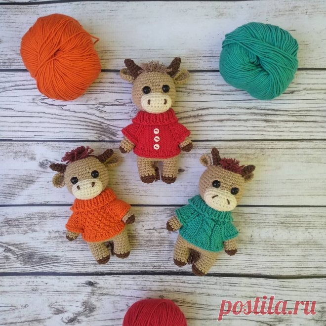 Вязаный бычок амигуруми в свитере | Hi Amigurumi