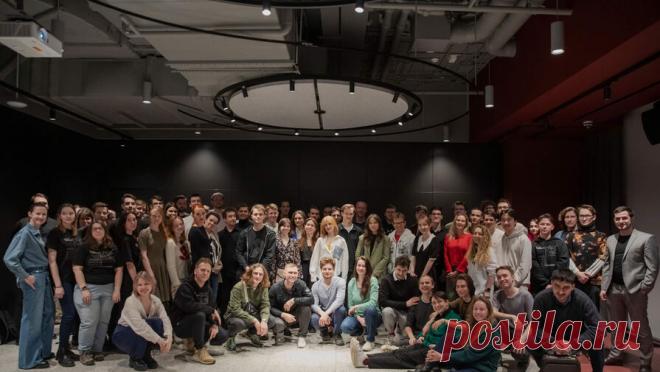 "Авито" финансово поддержит талантливых студентов Центрального университета. Компания "Авито", недавно ставшая индустриальным партнером Центрального университета, начнет выплачивать стипендии по 15 тыс. студентам вуза. Об этом сообщили в пресс-службе компании. Рассчитывать на стипендию смогут студенты, ...