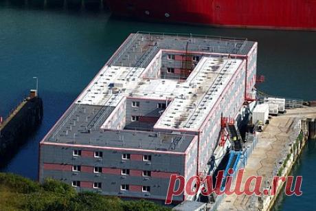 В Британии выселят мигрантов с баржи