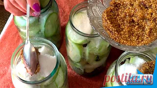 Вкусные кабачки на зиму.

Ингредиенты /для банки оьемом1 литр/
 
0,5–0,6 кг кабачков
1 ст. л. соли
2 ст. л. сахара
50 мл уксуса
1 ч. л. сухой горчицы
укроп
чеснок
перец и специи по вкусу.

Приготовление:

1.  Кабачки помой, нарежь кружочками толщиной 1,5 см. На дно банки рекомендуем положить зонтики укропа и чеснок. Также можно добавить листья вишни, черной смородины и лавровый лист, но это уже по твоему вкусу. Если хочешь, чтобы получились остренькие, добавь кружок красно...