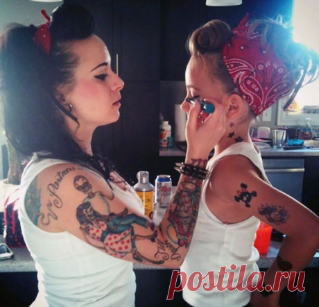 Мамы и их дочки как две капли воды на этих фотографиях