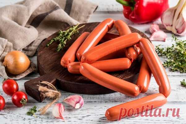 Плетёный пирог из слоёного теста с сосисками и сыром: пошаговый рецепт красивого и быстрого блюда, фото