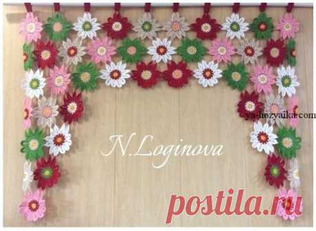 Ламбрекен на кухонное окно крючком. Мотив для шторы крючком Ламбрекен на кухонное окно из цветочных мотивов. Такая штора-занавеска создаст весеннюю и солнечную атмосферу на вашей кухне. Мотив для шторы крючком