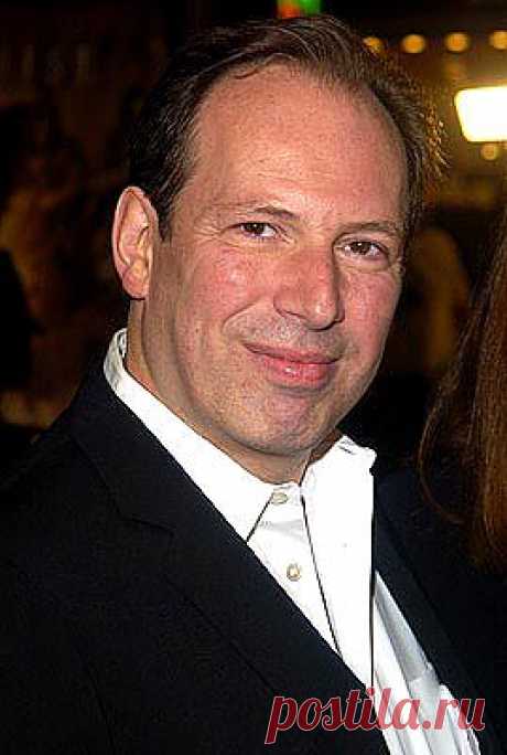 Ханс Циммер «Hans Zimmer» 308 819 песен слушать онлайн или скачать mp3 + биография + 917 413 видео-роликов: немецкий композитор, лауреат премии «Оскар», двукратный лауреат премии «Золотой глобус», трёхкратный лауреат премии «Грэмми»; Наиболее известен по музыке к фильмам «Человек дождя», «Король Лев», «Спирит: Душа прерий», «Скала», «Лучше не бывает», «Гладиатор», «Пёрл-Харбор», серии фильмов «Пираты Карибского моря», «Шерлок Холмс», «Начало», играм «Call of Duty: Modern Warfare 2», «Crysis 2»