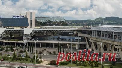 Аэропорт Сочи временно не принимает и не отправляет рейсы. В аэропорту Сочи введены временные ограничения на приём и выпуск самолётов. Читать далее