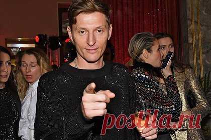 Павла Волю раскритиковали за шутку об изнасиловании. Комик и телеведущий Павел Воля подвергся критике за шутку об изнасиловании спящей женщины, которая прозвучала на его концерте. Фрагмент концерта был включен в анонс ТВ-версии выступления, которую показали на ТНТ 12 января. «Да вы совсем там уже *** [сошли с ума] в своих Comedy», «Мерзко» — возмутились в сети.