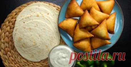 Philly Cheesesteak Triangles Tortillas