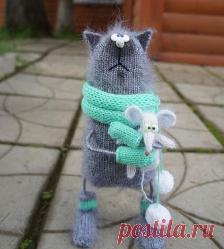 КОШЕЧКА мохеровая вязаная СПИЦАМИ без описания. / Рукоделие / вязание / Pinme.ru