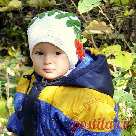 Детская шапочка крючком "Рябина на снегу" Детская шапочка крючком "Рябина на снегу"