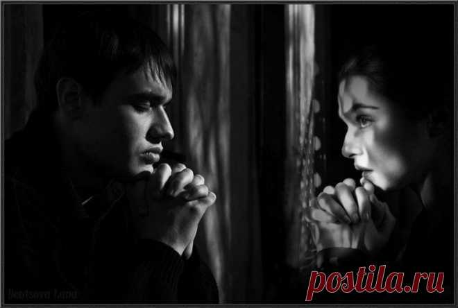 Есть сигарета? Вот...
Буду ли кофе? Да.....
Сколько знакомы? Год...
Грустно порой? Иногда...
Одна я сейчас? Нет....
А если быть честной? Да.....
По тебе скучаю? Бред....
А если быть честной? Всегда.....
А ты мне друг? Пока...
А время лечит? Не всех
А что в душе? Тоска....
А на лице? Смех.....
Дать тебе руку! Нет.....
Что впереди? Года....
Боюсь ли страдать? Бред...
Тебя люблю???? ..... Нет...
...Да...


Надежда Птушкина