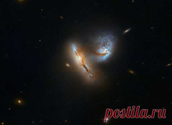 «Хаббл» заснял «Млечный Путь спустя 4 млрд лет» Орбитальная обсерватория прислала снимки явления, которое спустя миллиарды лет ждет нашу Галактику. Космический телескоп «Хаббл» запечатлел две галактики