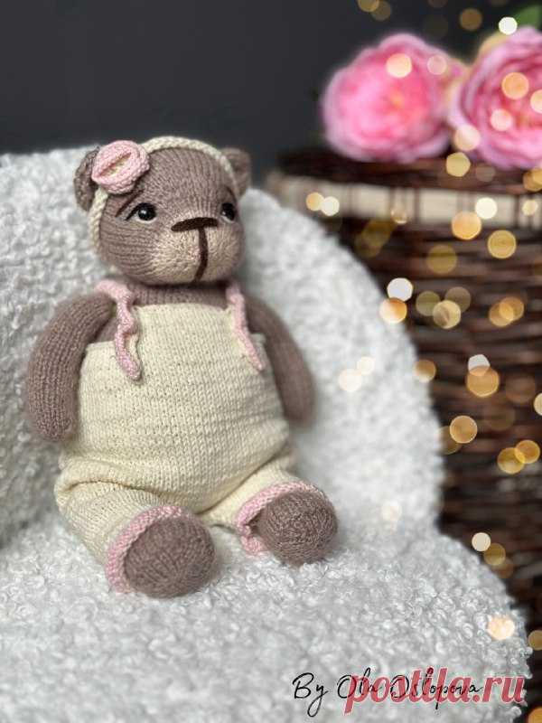 PDF Мишка спицами. Knitting pattern; Аmigurumi toy patterns. Мастер классы, схемы и описания на русском языке. Вязаные игрушки и поделки своими руками. Маленькие мишки своими руками, плюшевый мишка, забавный мишка из пряжи, мишка тедди, мишка спицами.