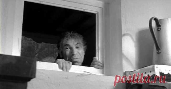 ЗАЧЕМ В СТАРЫХ ДОМАХ ДЕЛАЛИ ОКОШКИ МЕЖДУ КУХНЕЙ И САНУЗЛОМ.