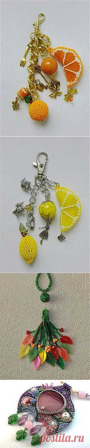 Сегодня у нас брелочки, подвески, кулоны из бисера. Вдохновение от мастеров!