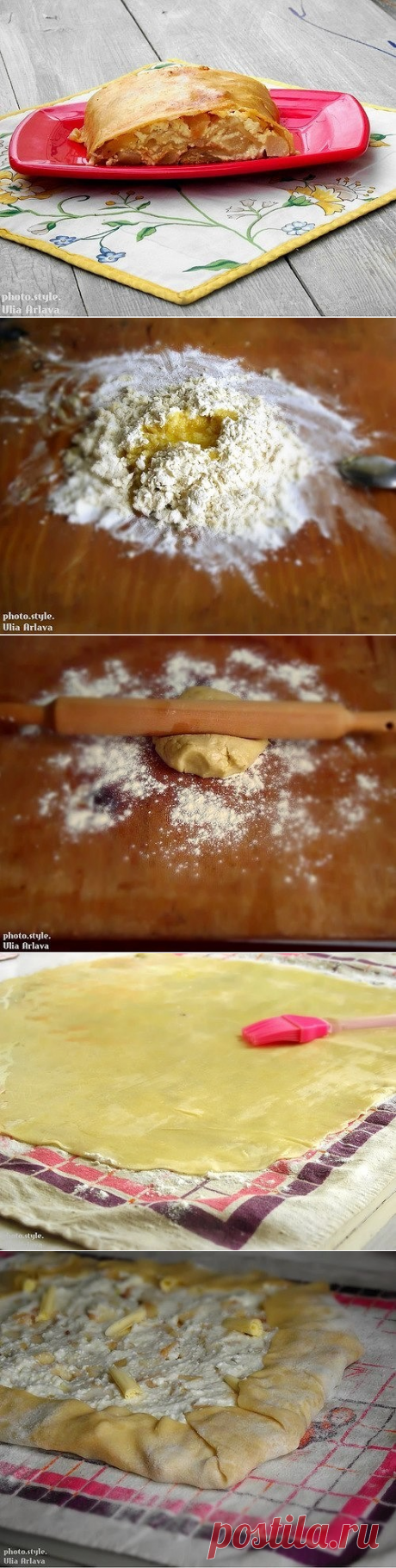 Творожный штрудель с грушей и яблоками.