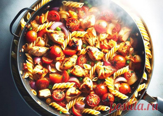 Для Вас 7 рецептов и советы по приготовлению на сковороде макарон с курицей. Как приготовить с овощами, грибами, в сливочном и томатном соусе быстро и вкусно.
