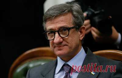 Украинский олигарх Тарута заявил о некомпетентности Зеленского и его команды. По его словам, западные союзники Киева давили на Украину, чтобы она начала свое контрнаступление, которое не имело шансов на успех
