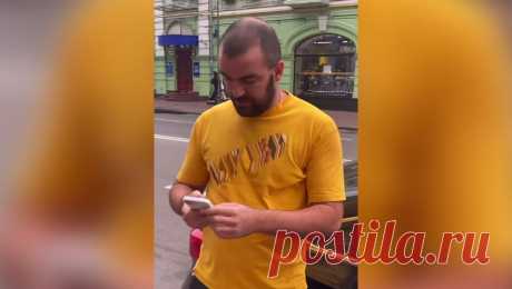 В Киеве пассажирки возмутились нежеланию таксиста переходить на украинский язык. На Украине женщины утроили скандал после того, как водитель такси отказался переходить на украинский язык. Об этом сообщает издание &quot;Страна.ua&quot;. Инцидент произошел в Киеве. Две женщины сели в такси и потребовали, чтобы мужчина ...