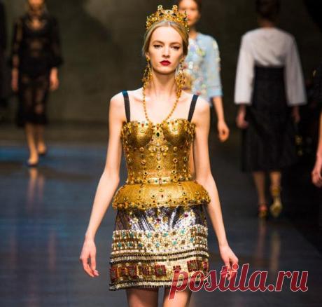 Образ идеальной женщины от Dolce&amp;#038;amp;Gabbana
Если вы любите оверсайз, мешковатую одежду и стиль унисекс, то бренд Dolce&amp;Gabbana вам точно не подойдет. Доменико Дольче и Стефано Габбана пропагандируют тоталитарную женственность и бескомпромиссную роскошь. Они создают коллекции для королев, которые, пусть и не идеальны, но прекрасны. Давайте разбираться, как дизайнеры представляют себе эталон...
Читай пост далее на сайте. Жми ⏫ссылку выше