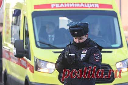 Россиянин расправился с родителями, поджег дом и принял решение о самоубийстве. В Ленинградской области после ночного пожара в постройке найдены три тела и обрез. ЧП произошло в поселке Красносельское Выборгского района. По предварительным данным, 50-летний хозяин расправился с пожилыми родителями, поджег газовый баллон и совершил суицид. Трагедия произошла после вынесения судом решения о сносе.