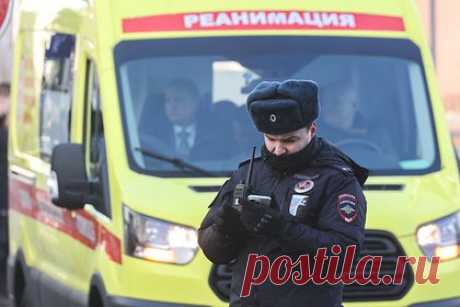 Россиянин расправился с родителями, поджег дом и принял решение о самоубийстве. В Ленинградской области после ночного пожара в постройке найдены три тела и обрез. ЧП произошло в поселке Красносельское Выборгского района. По предварительным данным, 50-летний хозяин расправился с пожилыми родителями, поджег газовый баллон и совершил суицид. Трагедия произошла после вынесения судом решения о сносе.