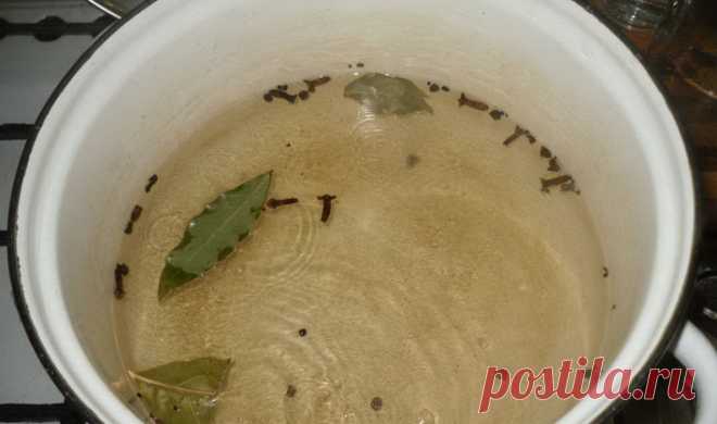 Маринад для Грибов 
1 литр воды; 2 ст. л. сахара; 4 ч. л. соли; 3 шт. лаврового листа; 6 горошин душистого перца; 4 шт. гвоздики; 3 кусочка корицы (молотой ½ ч. л.) ; 3 ч. л. уксусной эссенции 70 %.
Я добавляю укроп, че…