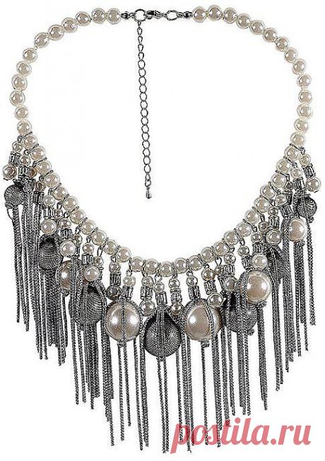 Большое колье серого цвета с подвесками
