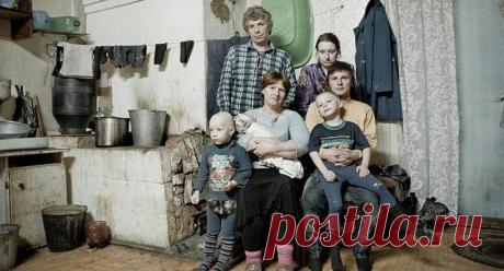 Законы наследственной нищеты. Канал психолога Сергея Лунюшина
В статье рассказывается о механизмах передачи нищеты родителей детям. Дети, которые видят убогую обстановку, неосознанно программируются на нищету. Нищета — это состояние мыслей. Только в романах нищета выглядит романтично и благородно. В реальности нищета представляет собой довольно отталкивающе зрелище. Никто не хочет копаться в...
Читай пост далее на сайте. Жми ⏫ссылку выше