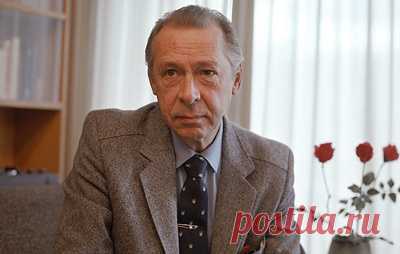 Человек-время: почему Олег Ефремов будет легендой для следующих поколений. Сергей Капков — о том, за что мы любим Ефремова-старшего и о множестве его образов