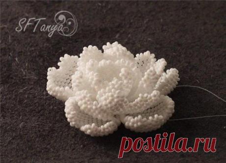 Цветок из бисера - Бисероплетение
