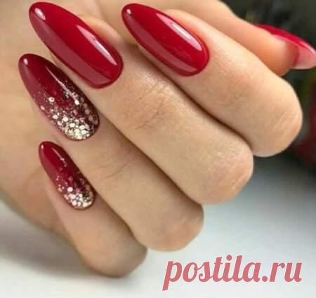 Красный маникюр 2022 на короткие ногти