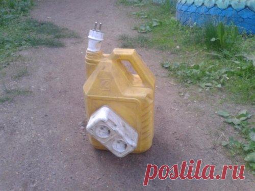 Удлинитель на катушке из пластиковой канистры