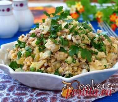 Салат с сардинами, яйцом и зелёным горошком фото рецепт приготовления