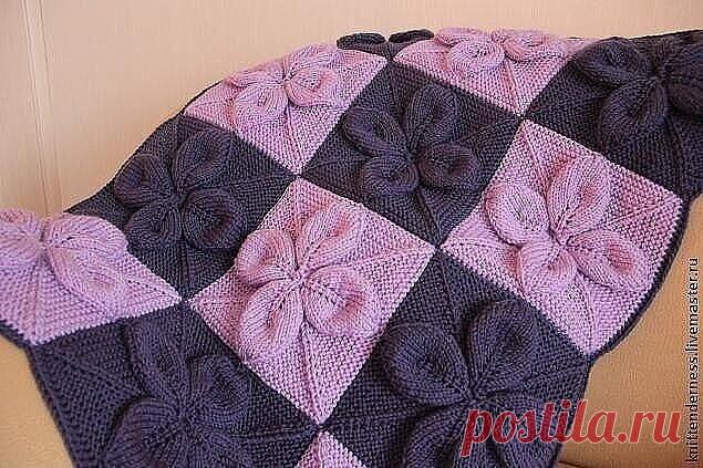 Плед объемными цветами
Вам потребуется 500г сиреневых и 500г лиловых ниток(Adelia Olivia 100г=250м, 40%шерсть,60%акрил), набор чулочных спиц № 3,5, крючок № 3.

УЗОРЫ
2 вместе лиц.: выполнить обычную лицевую петлю, введя правую спицу под правые стенки сразу 2-х петель на левой спице. Верхней из двух провязанных петель становится левая, а наклонена она вправо;
2 вместе лиц. с наклоном влево: снять 1 п., провязать след. п. лицевой, накинуть снятую петлю на провязанную.

Плед...