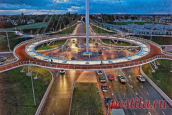 Мост для велосипедистов в Голландии