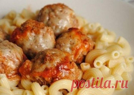 Мясные фрикадельки с сыром, запеченные в томатном соусе