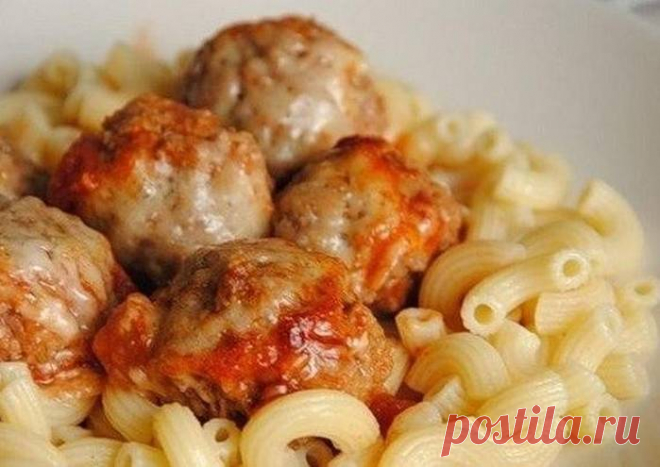 Мясные фрикадельки с сыром, запеченные в томатном соусе