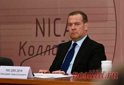 Дмитрий Медведев: Американец снова катается на своих любимых политических качелях.