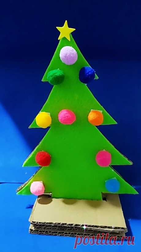 @multiletramentos_leticia поделился(-ась) видео в Instagram: "Árvore de Natal feita com papelão🎄 #atividadeseducativas#ludico #pedagogia#educadf #psicopedagogia#crianças #dezembro#simbolos…" • 6 Дек 2021 в 11:32 UTC