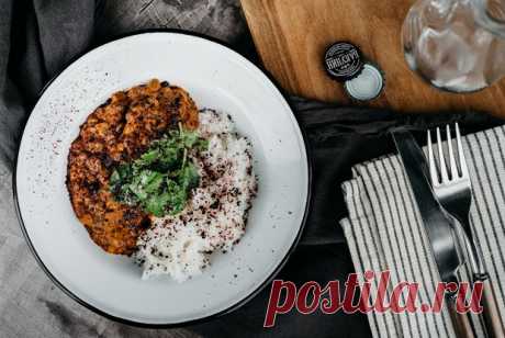 Рагу из чечевицы с рисом, кокосовым молоком и кинзой