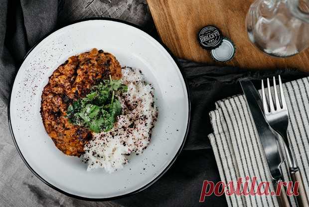 Рагу из чечевицы с рисом, кокосовым молоком и кинзой