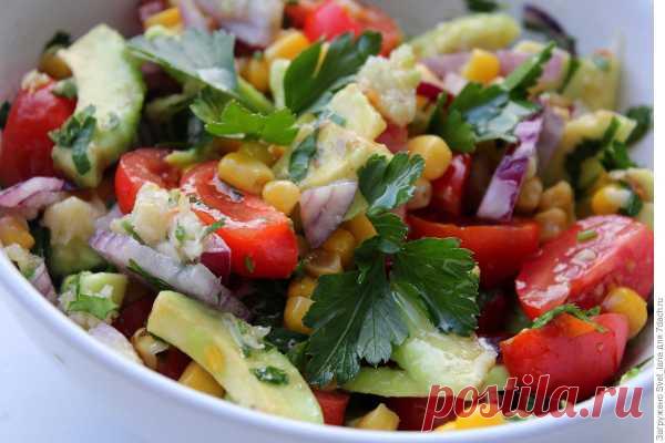 Ярко и вкусно: салат из авокадо, черри и кукурузы — Женская страничка