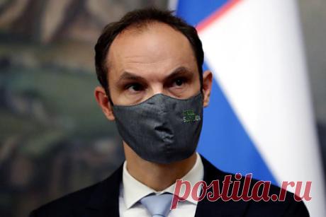 В Словении рассказали о планах ЕС закрыть порты для России. Совет министров иностранных дел Европейского союза на заседании 21 марта примет решение о закрытии портов для российских судов. Об этом заявил глава МИД Словении Анже Логар. Дипломат также заявил о готовности ЕС запретить импорт российских энергоносителей и направить в Киев специального представителя.