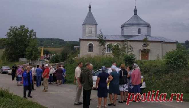 Радикалы попытались захватить храм УПЦ в Хмельницкой области и избили священника | Религия