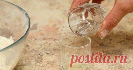 Как спасти выпечку: 40 толковых советов от мастеров. Теперь я знаю, как сделать тесто идеальным!

1. БИСКВИТНОЕ ТЕСТО

Если белки плохо взбиваются, вероятно, в них попал желток. Есть лишь один способ исправить ситуацию — начни взбивать заново другие белки, внимательно отследив момент отделения желтка. Также белки будут плохо взбиваться, если сахар в них добавлен слишком рано. В таком случае взбивай белки на водяной бане.
Показать полностью…