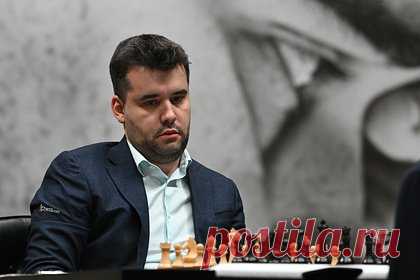 Непомнящий сыграл вничью в третьей партии матча за титул чемпиона мира. Российский гроссмейстер Ян Непомнящий сыграл вничью с китайцем Дином Лижэнем в третьей партии матча за титул чемпиона мира по шахматам. 32-летний Непомнящий, для которого это вторая попытка завоевать мировую шахматную корону, играл белыми фигурами. Соперники согласились на ничью на 30-м ходу.